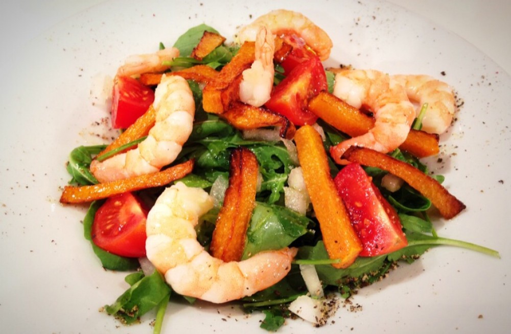 Kürbis-Rucola Salat mit Shrimps